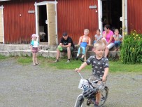 Kylätalolla toimittelemas, Pentti Salomäki